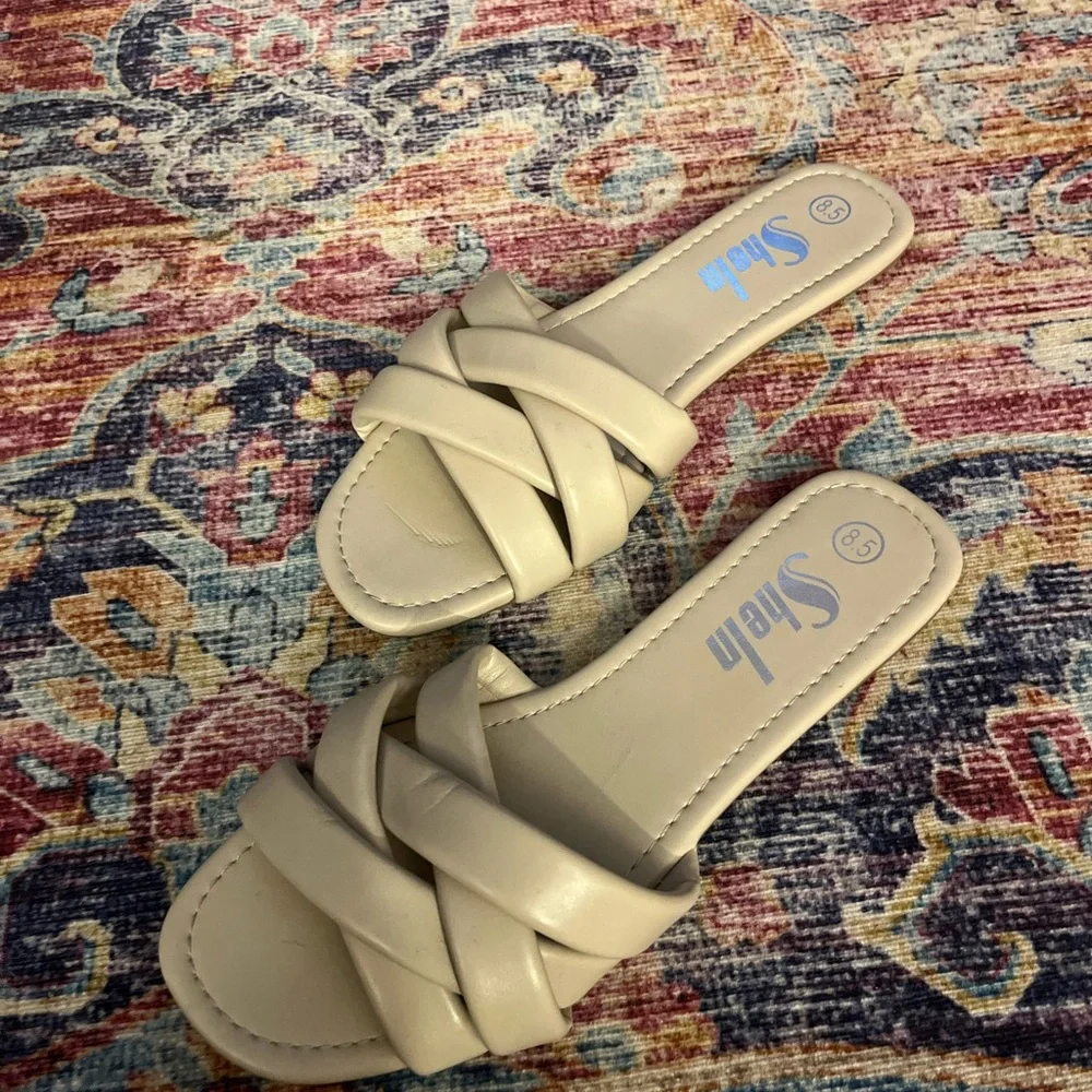 💥4/$20 BUNDLE 🆕NWOT Cream/Tan Women's Sandals Size 8.5 - Picture 5 of 6